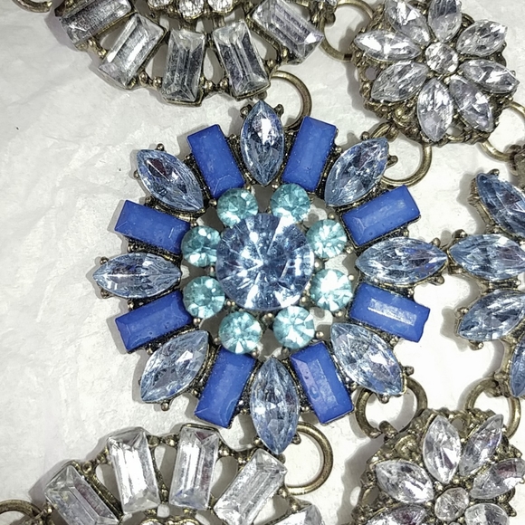 BLUE & CLEAR RHINESTONE STATEMENT BIB NECKLACE - Picture 8 of 9